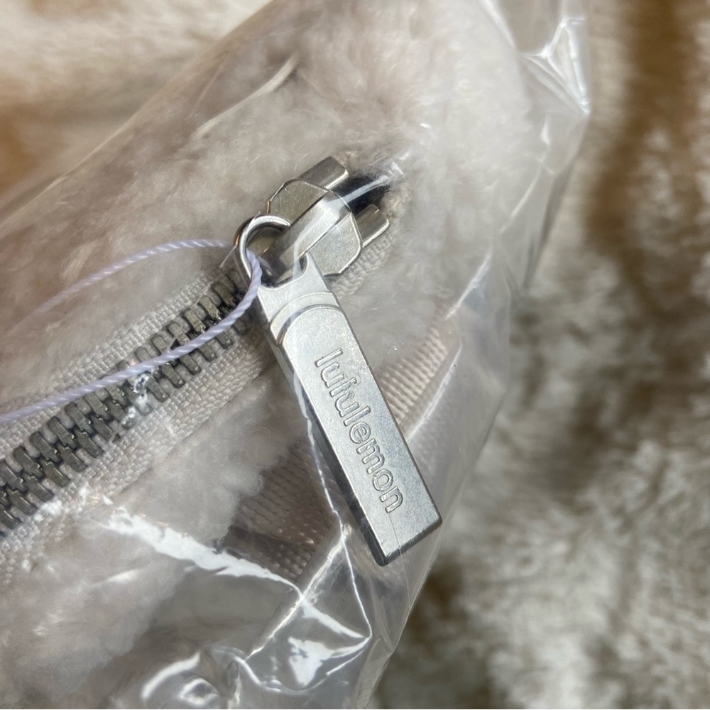 NWT Lululemon Exclusive New Year Fleece Everywhere Belt Bag - Picture 3 of 9